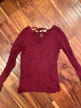 Hollister Women's Long-Sleeve V-Neck Top in Wine Red